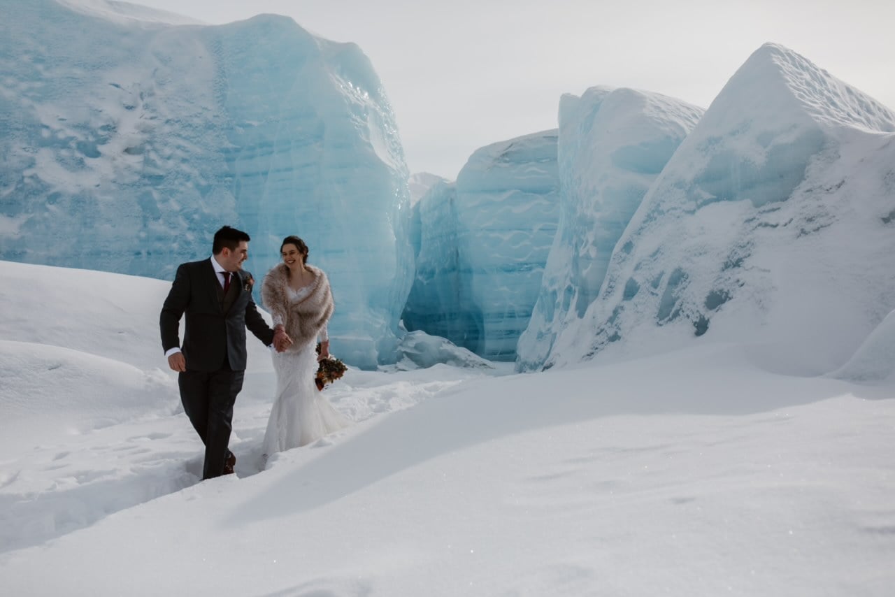 Wedding venue Alaska couple in the snow